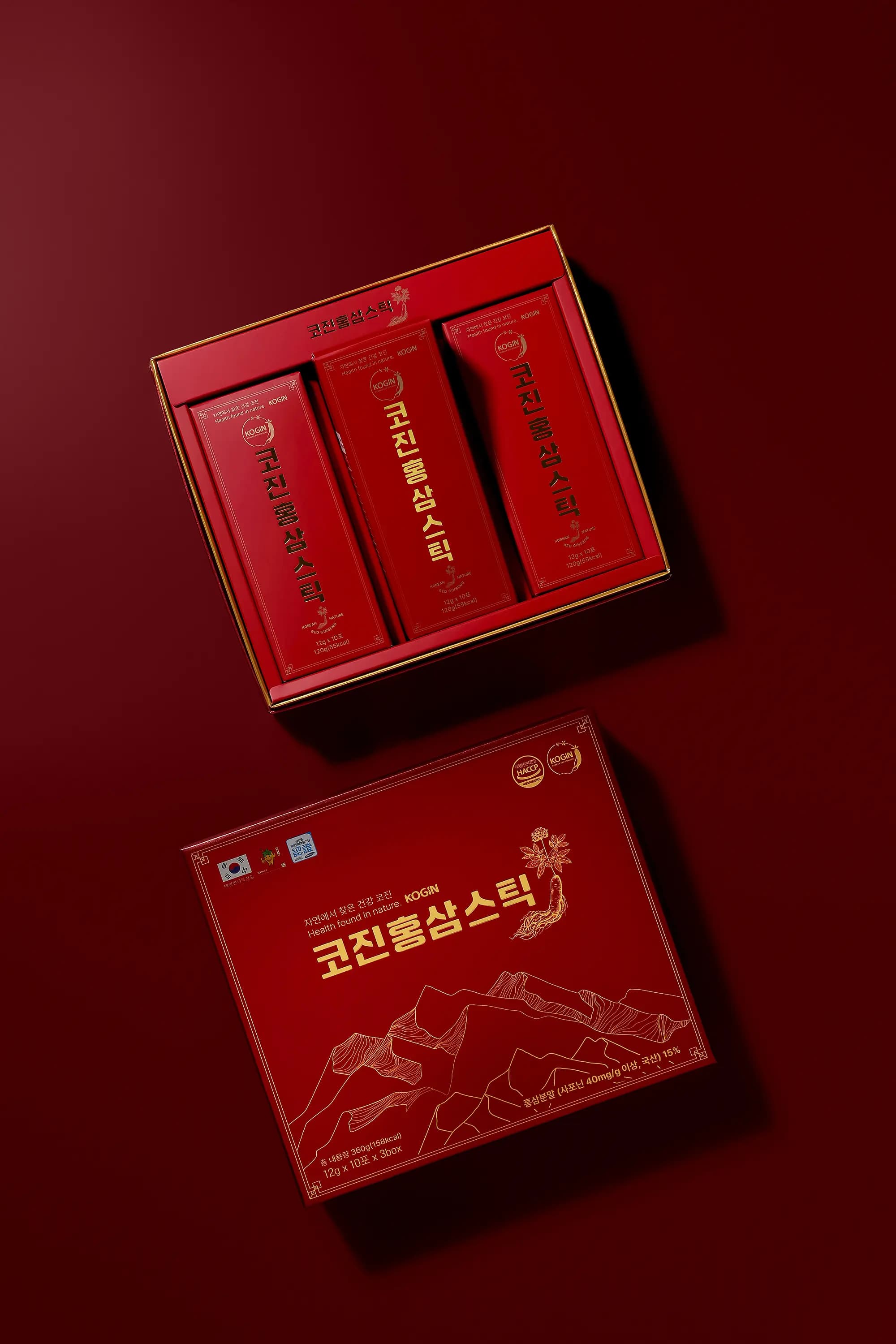 열린 트레이와 겉상자를 함께 배치한 코진 홍삼스틱 선물세트